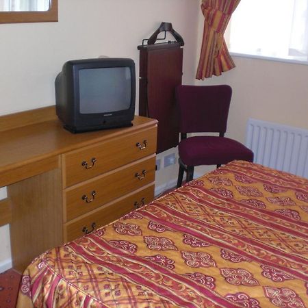Lakeside Continental Hotel Camberley Extérieur photo