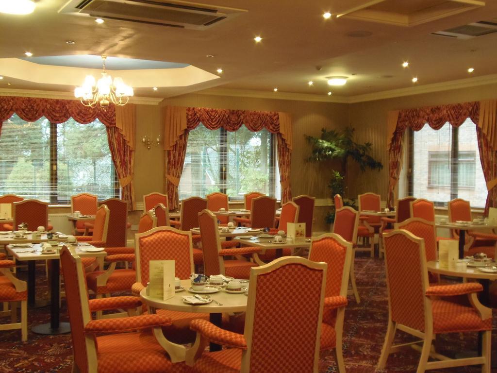 Lakeside Continental Hotel Camberley Extérieur photo