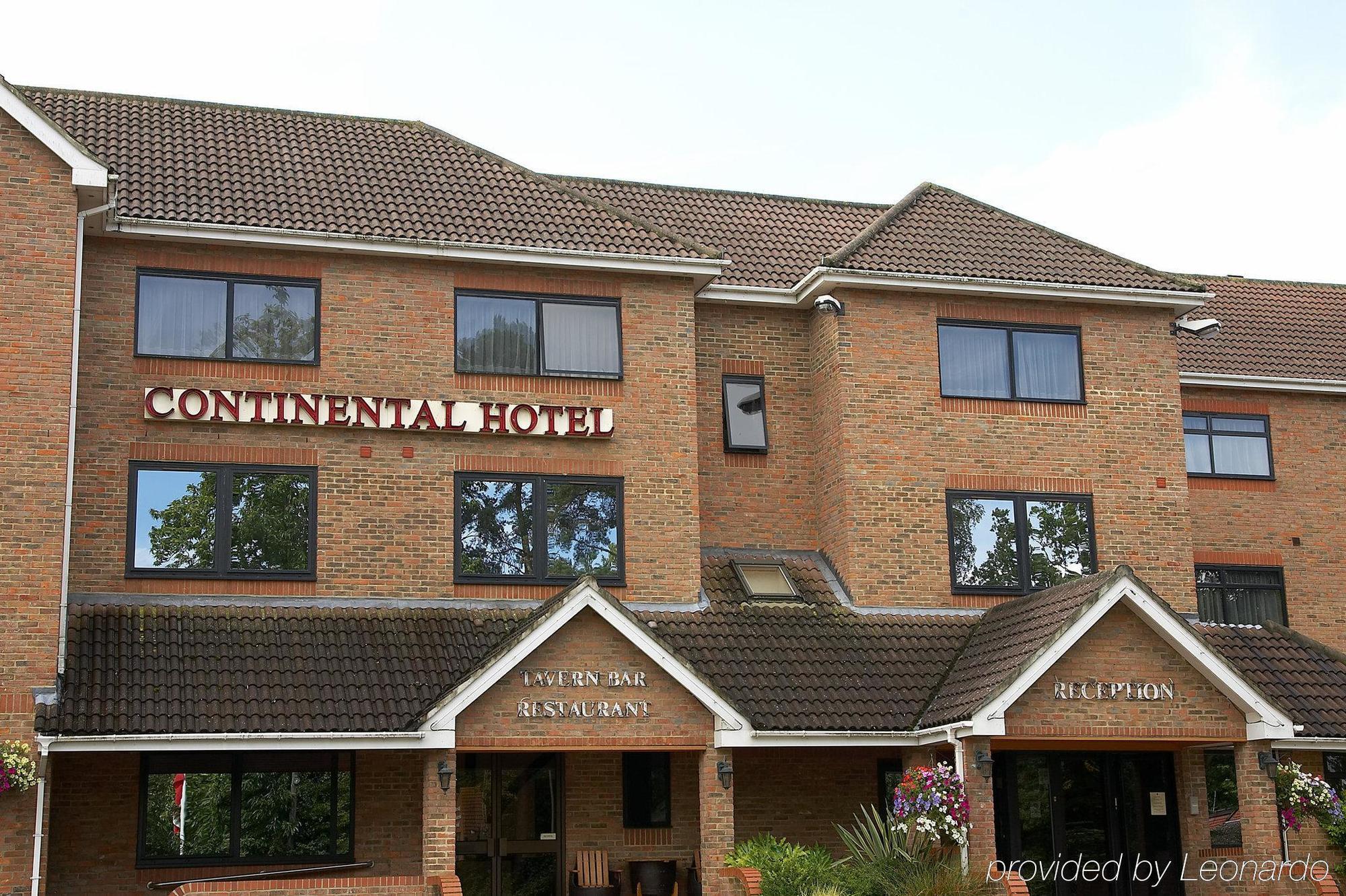 Lakeside Continental Hotel Camberley Extérieur photo
