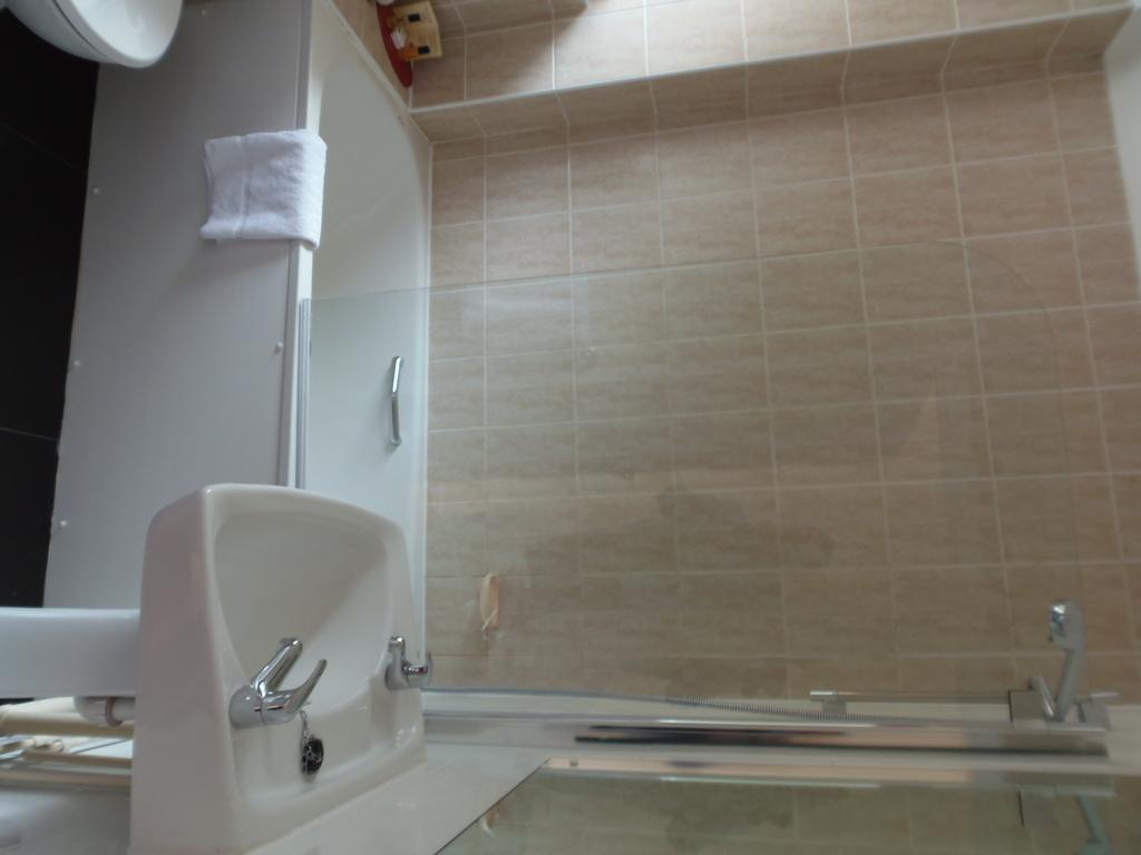 Lakeside Continental Hotel Camberley Extérieur photo