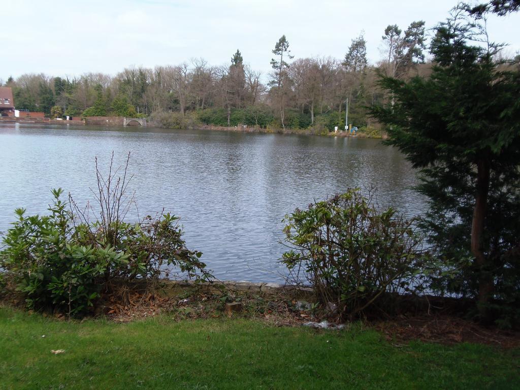 Lakeside Continental Hotel Camberley Extérieur photo