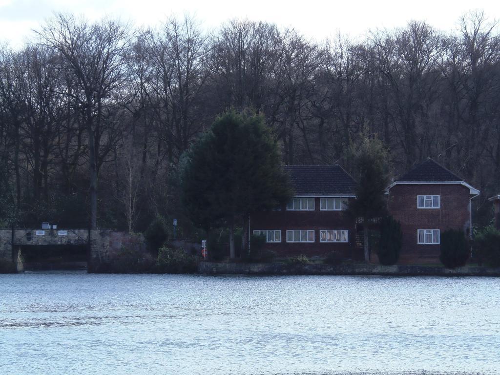 Lakeside Continental Hotel Camberley Extérieur photo