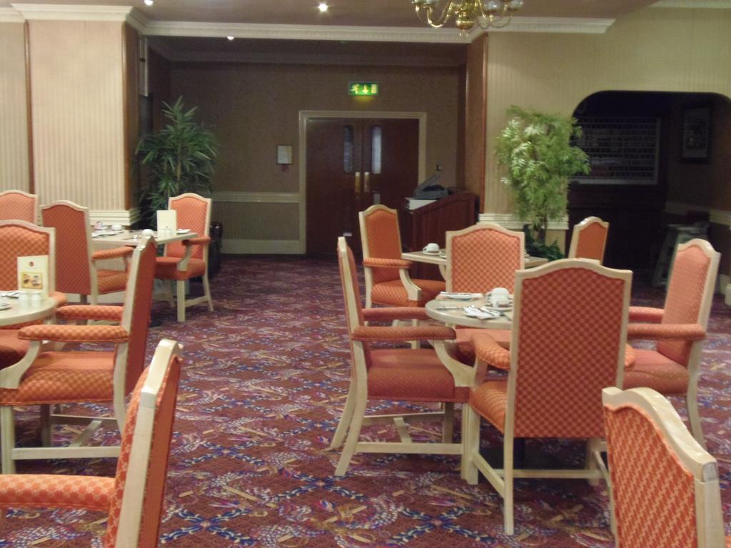 Lakeside Continental Hotel Camberley Extérieur photo
