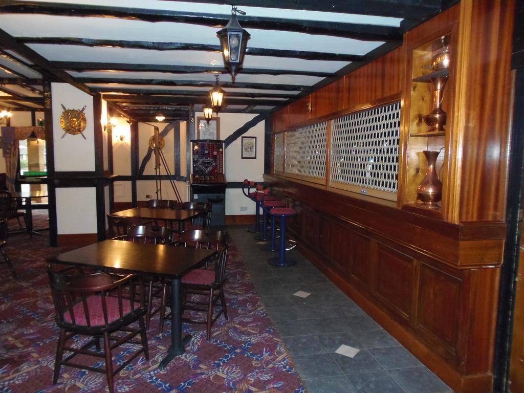 Lakeside Continental Hotel Camberley Extérieur photo